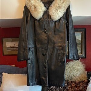 Vintage leather coat in pristine condition Elegant Black Leather